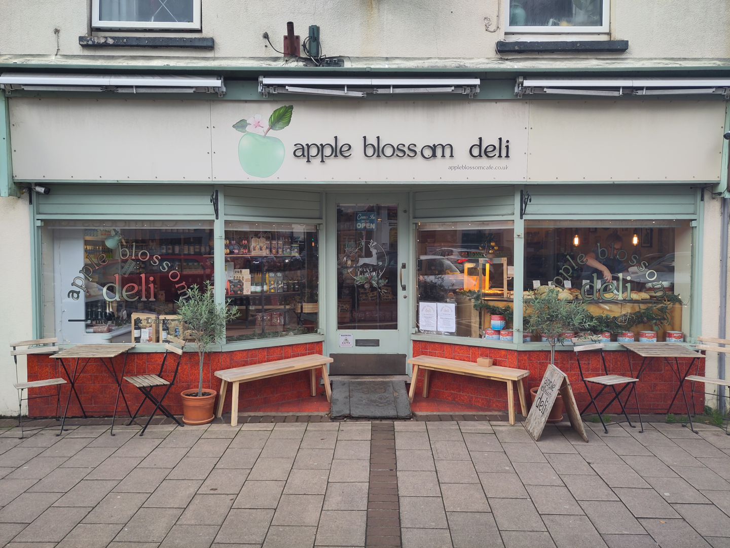 Apple Blossom Deli exterior