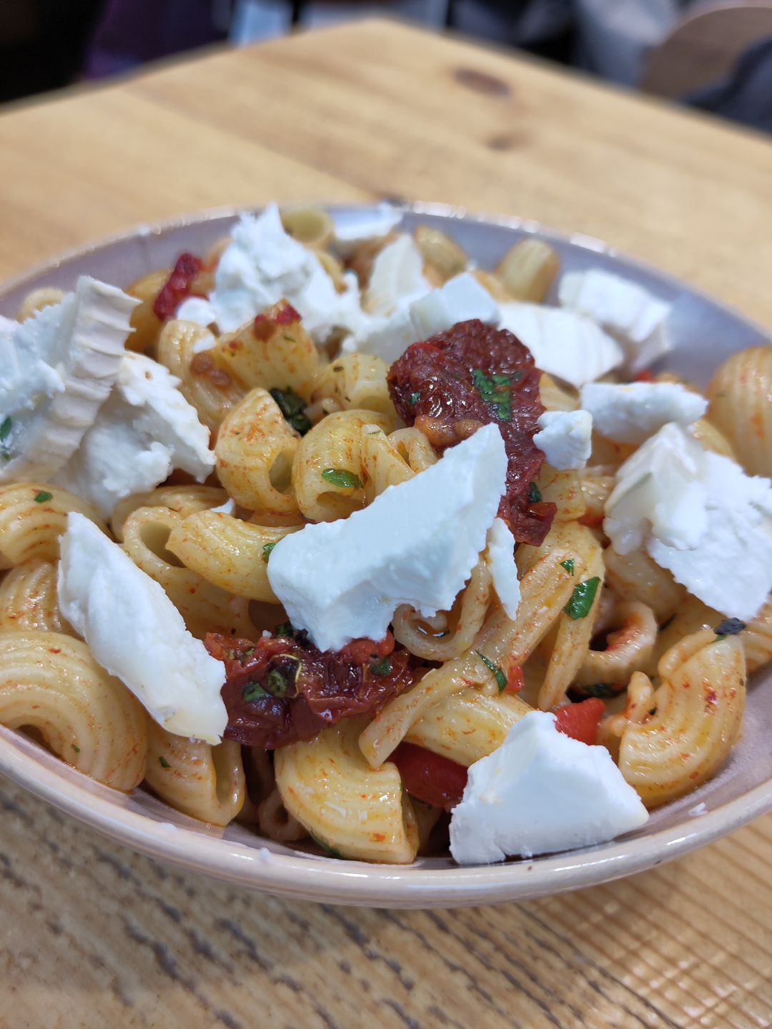Goats cheese, sundried tomatoes & roasted red pepper pasta