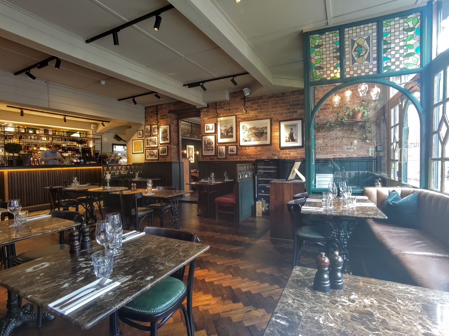 Harry's Restaurant