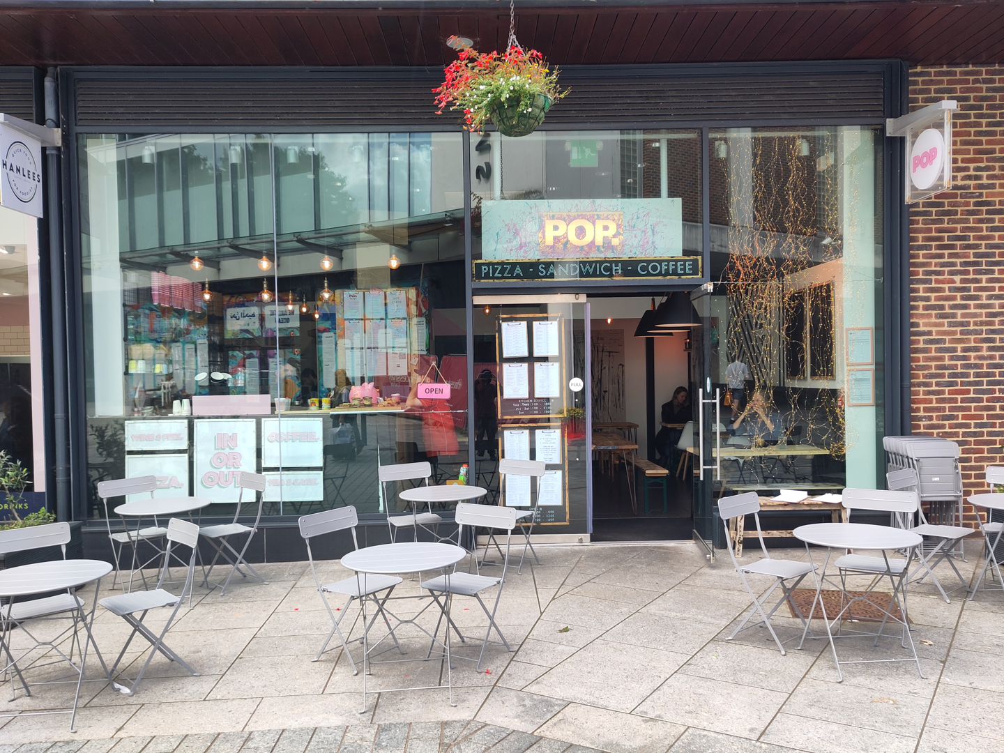 POP. exterior
